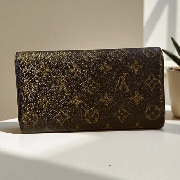 Louis Vuitton Brown Long Wallet – Pre-Loved, Needs Interior Care - Picture 2 of 15